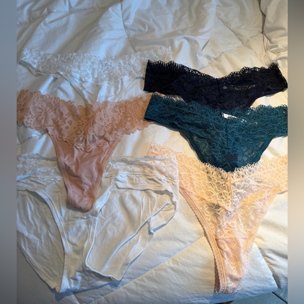 ⬇️🔴 Victorias Secret & Soma Intimates Lace Thong bundle size medium